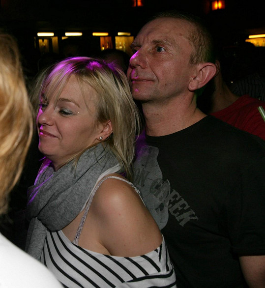 Miroslav Vladyka žije s blondýnkou Vlaďkou už skoro šest let. Momentka je z prosince roku 2009.