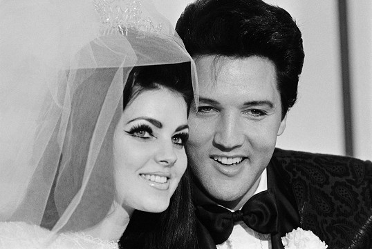 Elvis Presley na svatební fotce s Priscillou