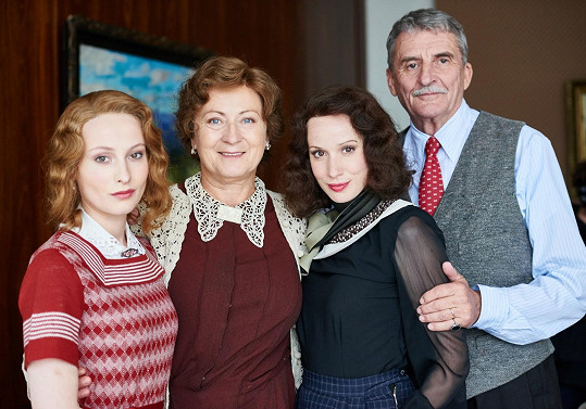 Celá filmová rodinka včetně dcery Zorky v podání Anny Fialové