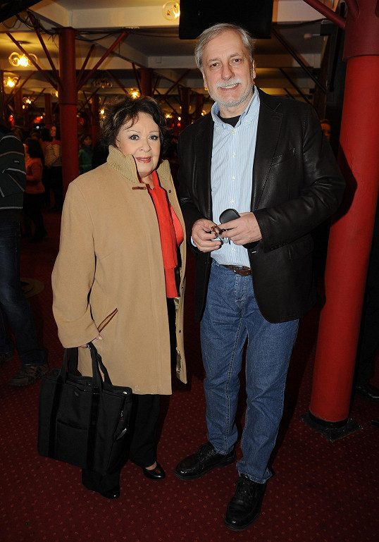 Jiřina Bohdalová vyrazila do divadla s režisérem Zdeňkem Zelenkou.
