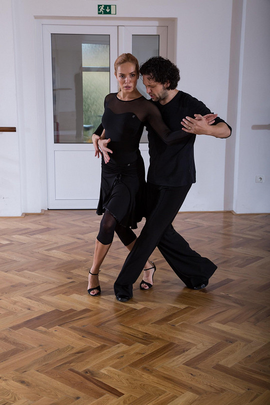 Kuchařová tango ve StarDance netančila, a tak se ho toužila naučit.