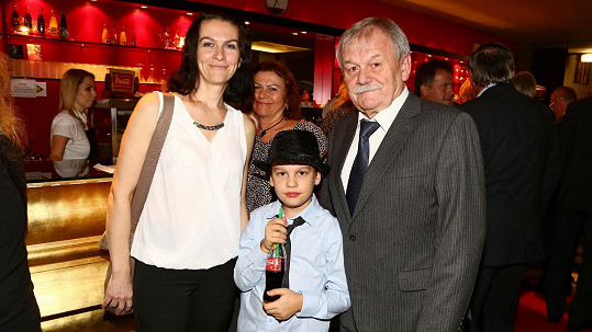 Karel Šíp s manželkou a synem Honzou