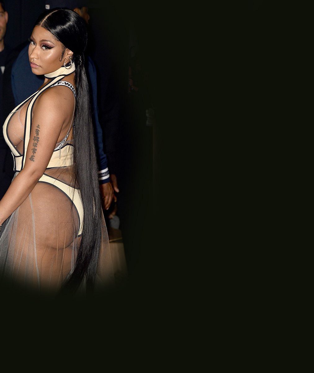 Nicki Minaj nezklamala a ukázala obří pozadí v plné kráse: Průsvitná sukně toho moc nezakryla