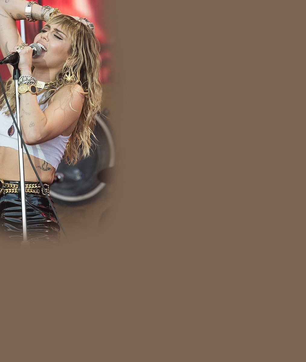 Rebelka Miley Cyrus zase provokuje: V klipu předvedla ozubenou vaginu i svou matku
