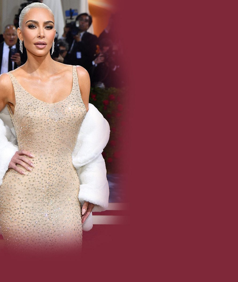 Kim Kardashian zazářila na plese roku v ikonických šatech po Marilyn Monroe. Zhubla do nich 7 kilo a je jako lunt!