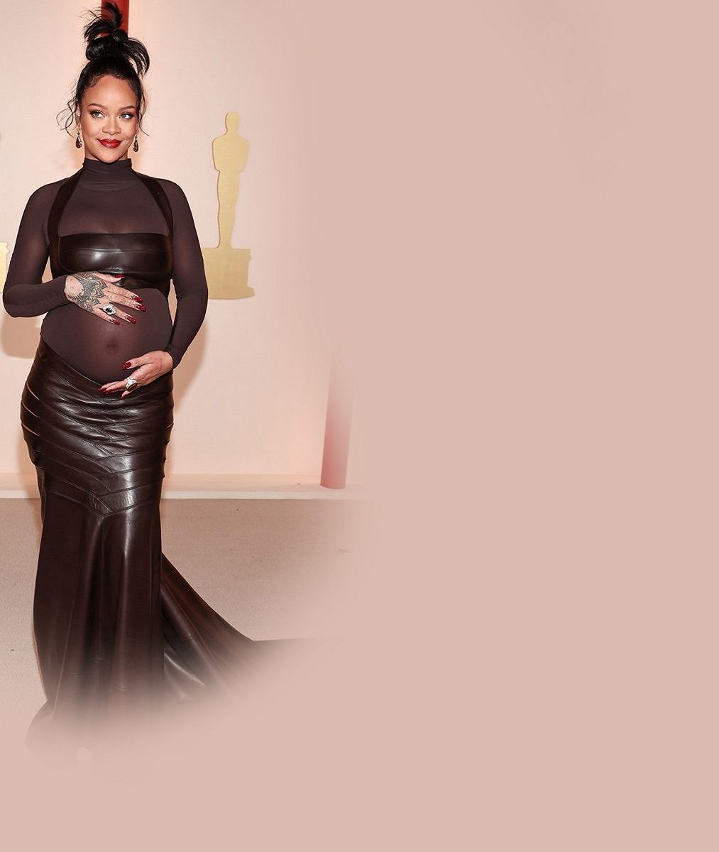 Průsvitné šaty i na Oscarech: Těhotná Rihanna odhalila celé bříško, Lady Gaga zase pozadí. Kdo ale ukázal daleko víc?