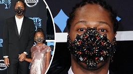  V těchto maskách předstoupili před diváky BET Awards v Los Angeles.