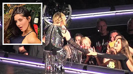 Madonna se zdraví s Josephine v Sydney.