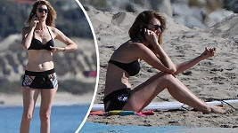 Laura Dern relaxovala na pláži.
