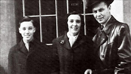 Karel Gott s rodiči v polovině 50. let.