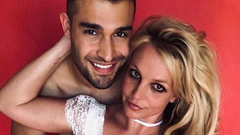 Britney a Sam se stanou manželi. 