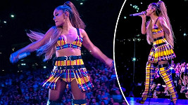 Ariana Grande se na světové turné pořádně vyzbrojila.