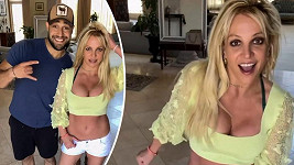 Britney Spears se zase předváděla.