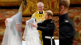 Svatba Harryho a Meghan na hradě Windsor. Oddával je Justin Welby, arcibiskup z Canterbury.