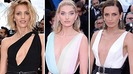 Modelky na červeném koberci v Cannes