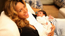 Beyoncé a její manžel rapper Jay-Z zveřejnili první fotky dcery Blue Ivy