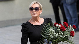 Helena Vondráčková pohřeb svého otce stihne.