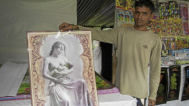 Fotografie Sáry Saudkové se prodává na trhu na Srí Lance
