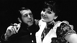 Petr Drholec a Zdislava Bohuslavová v divadelní hře Měsíc na vsi (1977)