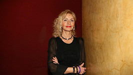 Slovenská zpěvačka Helena Blehárová úspěšně vzdoruje proudu času.