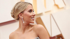 Scarlett Johansson vynesla šperky za pořádný balík. 
