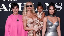 Khloé Kardashian s dcerou True, sestrou Kim a matkou Kris Jenner