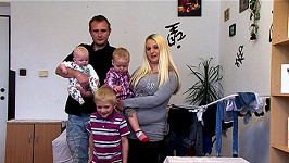 Lenka (21), Jiří (24) a jejich tři děti