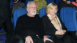 Jaromír Hanzlík s partnerkou