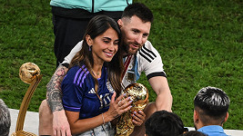 Lionel Messi slavil titul mistra světa také s půvabnou manželkou Antonelou. 