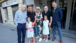 Petr Nárožný s rodinou