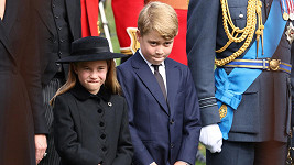 Na mladší sestru se princ George může spolehnout. 