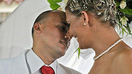 Svatba Ignacia Estrady a Wendy Iriepy vnímají homosexuální Kubánci jako obrovský úspěch a pokrok.