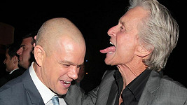 Michael Douglas chtěl Mattu Damonovi olíznout oholenou hlavu.