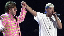 Elton John zachránil Eminemovi život.