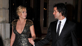 Oscarová herečka Kate Winslet si vzala Neda Rocknrolla.