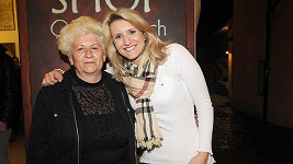 Lenka Špillarová s maminkou.