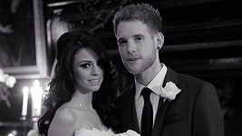 Svatební fotografií se Cher Lloyd chlubila na internetu.