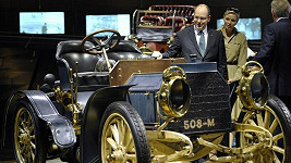 Kníže Albert II. s kněžnou Charlène jsou milovníky moderních i historických aut.
