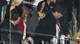Johnny Depp vyrazil s Amber Heard na koncent Rolling Stones.