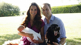 William s chotí Kate letěli představit novorozeného synka sestře Lady Di.
