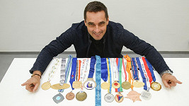 Roman Šebrle se svými medailemi.