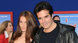David Copperfield s Francouzkou Chloe Gosselin, s níž má rok a půl starou dceru Sky.
