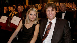 Pavel Poulíček a jeho manželka Petra se těší na prvního potomka.