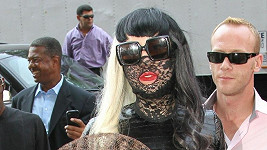 Lady Gaga a její další extravagantní model.