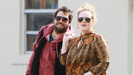 Adele s exmanželem Simonem Koneckim