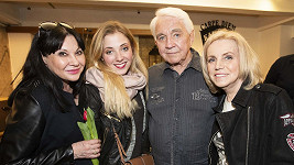 Dáda Patrasová s dcerou Aničkou a manželé Krampolovi vyrazili na koncert a párty.