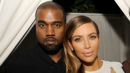 Kim a Kanye prý očekávají dvojčata.