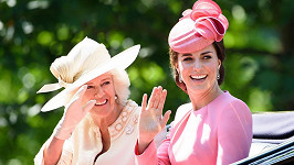 Vévodkyně Catherine a Camilla během přehlídky Trooping the Colour