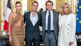 Manželé Bieberovi s francouzským prezidentem Emmanuelem Macronem a jeho ženou Brigitte
