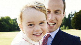 Princ George na novém snímku s otcem Williamem 